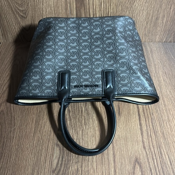 🔥🔥🔥Michael Kors Jodie Small Logo Jacquard Tote Bag🔥🔥🔥 - Picture 16 of 16